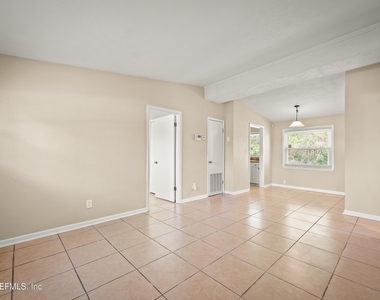 909 Westgate Drive - Photo Thumbnail 5