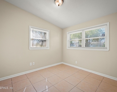 909 Westgate Drive - Photo Thumbnail 13