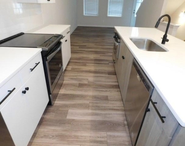 139 Pacer Place - Photo Thumbnail 11