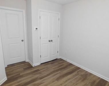 139 Pacer Place - Photo Thumbnail 5