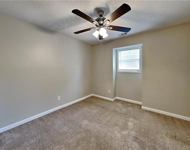 4956 W Ridge Drive - Photo Thumbnail 12