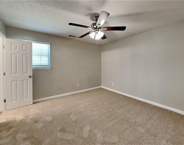4956 W Ridge Drive - Photo Thumbnail 6