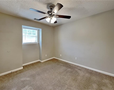 4956 W Ridge Drive - Photo Thumbnail 10