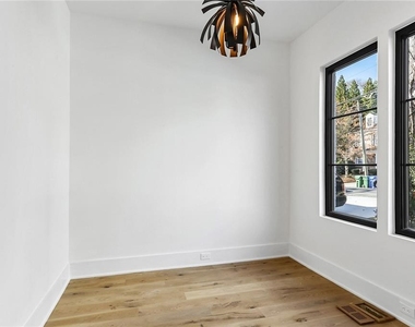 2985 Lookout Place Ne - Photo Thumbnail 2