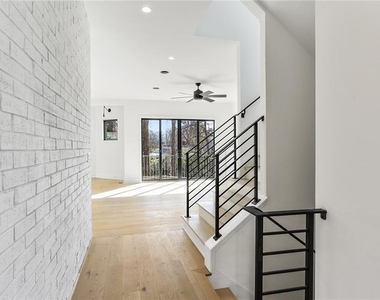 2985 Lookout Place Ne - Photo Thumbnail 4