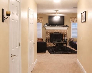 3233 Glenloch Place - Photo Thumbnail 3