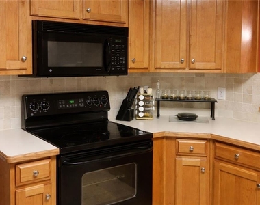 3233 Glenloch Place - Photo Thumbnail 6