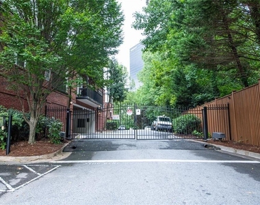3275 Ne Lenox Road Ne - Photo Thumbnail 1
