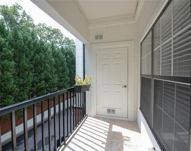 3275 Ne Lenox Road Ne - Photo Thumbnail 10