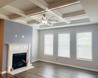 2418 Ivy Meadow Lane - Photo Thumbnail 9