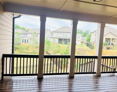 2418 Ivy Meadow Lane - Photo Thumbnail 10