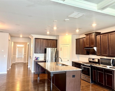 2418 Ivy Meadow Lane - Photo Thumbnail 8