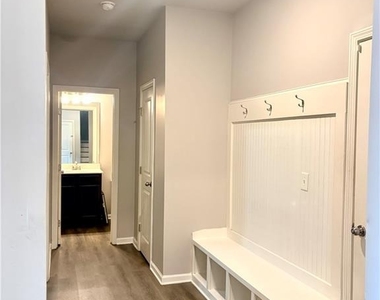 2418 Ivy Meadow Lane - Photo Thumbnail 4