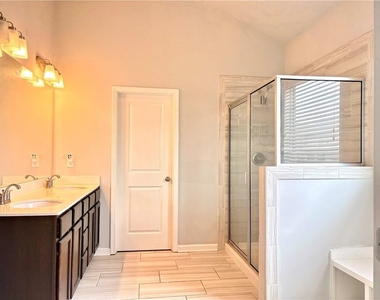 2418 Ivy Meadow Lane - Photo Thumbnail 14