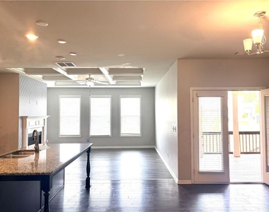 2418 Ivy Meadow Lane - Photo Thumbnail 6