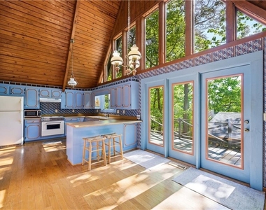 114 Cherokee Drive S - Photo Thumbnail 13