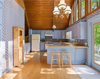 114 Cherokee Drive S - Photo Thumbnail 18