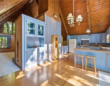 114 Cherokee Drive S - Photo Thumbnail 16