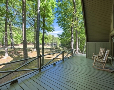 114 Cherokee Drive S - Photo Thumbnail 4