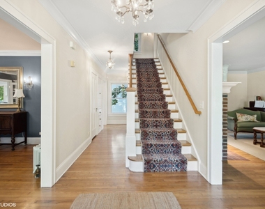 645 N Park Boulevard - Photo Thumbnail 2