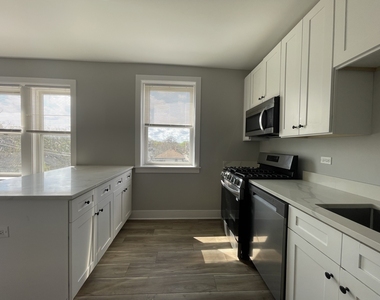 722 N Austin Boulevard - Photo Thumbnail 2