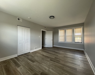 722 N Austin Boulevard - Photo Thumbnail 8