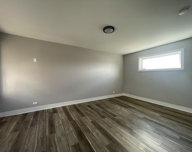 722 N Austin Boulevard - Photo Thumbnail 9