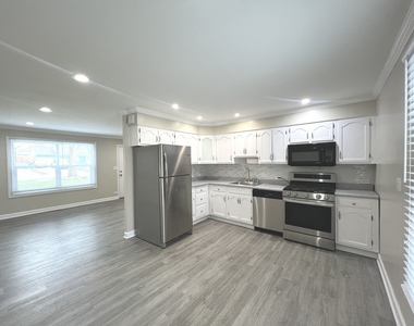 206 Raupp Boulevard - Photo Thumbnail 3