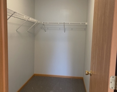 1517 Silverstone Drive - Photo Thumbnail 13