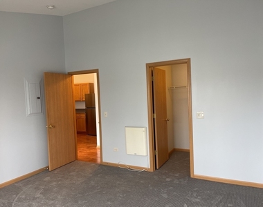 1517 Silverstone Drive - Photo Thumbnail 15