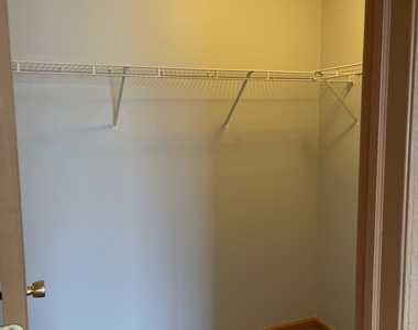 1517 Silverstone Drive - Photo Thumbnail 16