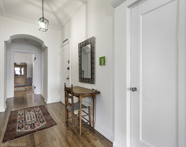 5000 S Cornell Avenue - Photo Thumbnail 2