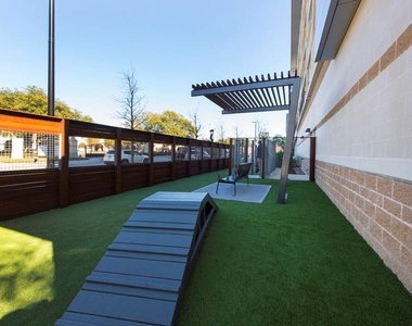 2111 Westheimer Road - Photo Thumbnail 12
