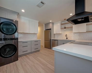 915 Adele Street - Photo Thumbnail 15