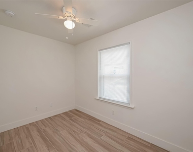 915 Adele Street - Photo Thumbnail 8