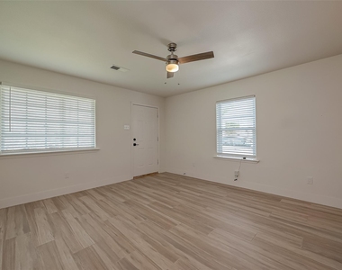 915 Adele Street - Photo Thumbnail 18