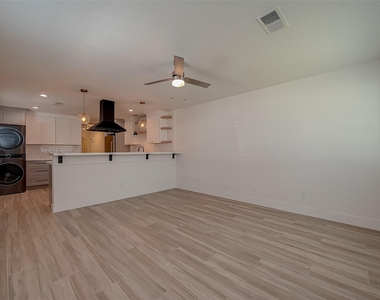 915 Adele Street - Photo Thumbnail 20