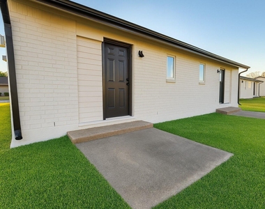 1215 Kingston Drive - Photo Thumbnail 7