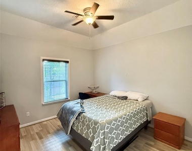 17501 Deer Creek Drive - Photo Thumbnail 6