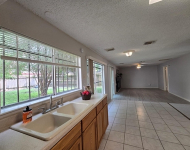 2915 Windchase Boulevard - Photo Thumbnail 16
