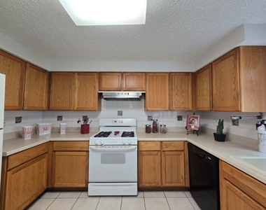 2915 Windchase Boulevard - Photo Thumbnail 15
