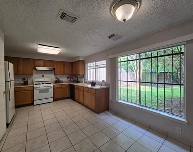 2915 Windchase Boulevard - Photo Thumbnail 17