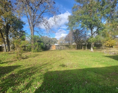 1904 Kansas Street - Photo Thumbnail 2