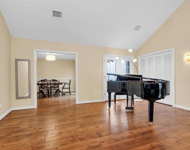 11634 Southlake Drive - Photo Thumbnail 8