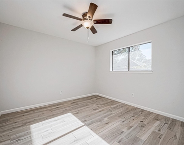 4907 Fox Hollow Boulevard - Photo Thumbnail 9