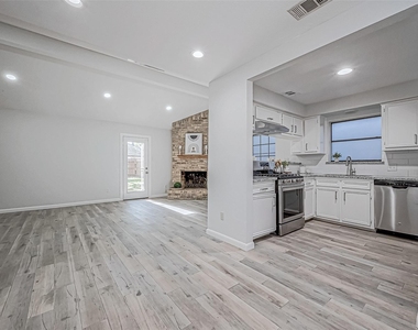 4907 Fox Hollow Boulevard - Photo Thumbnail 4