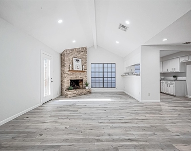 4907 Fox Hollow Boulevard - Photo Thumbnail 2