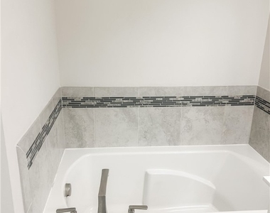14352 Colonyhouse Boulevard - Photo Thumbnail 7