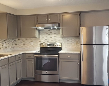 7740 Pomeroy Court - Photo Thumbnail 3