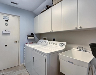 9030 Las Maderas Drive - Photo Thumbnail 8
